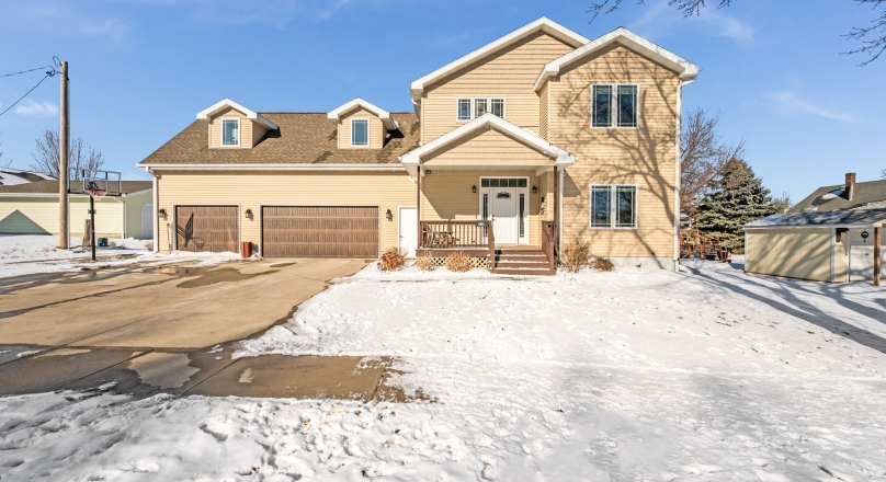 219 E 9th Street Blue Earth MN